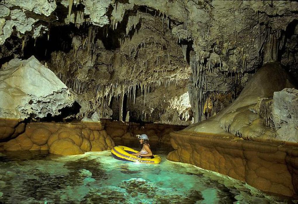 14 фото Лечугии, однією з найбільш унікальних печер у світі
