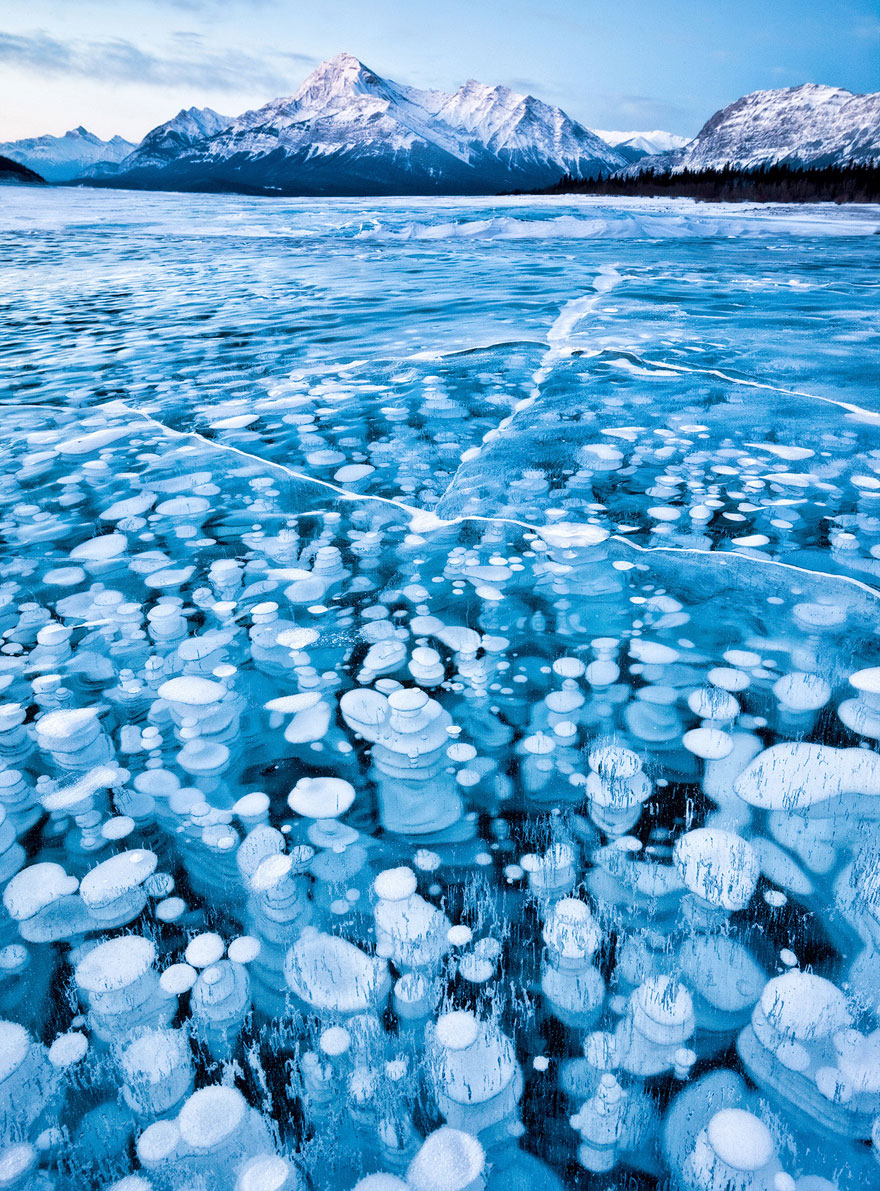 15 приголомшливих замерзлих водойм, які виглядають як твори мистецтва