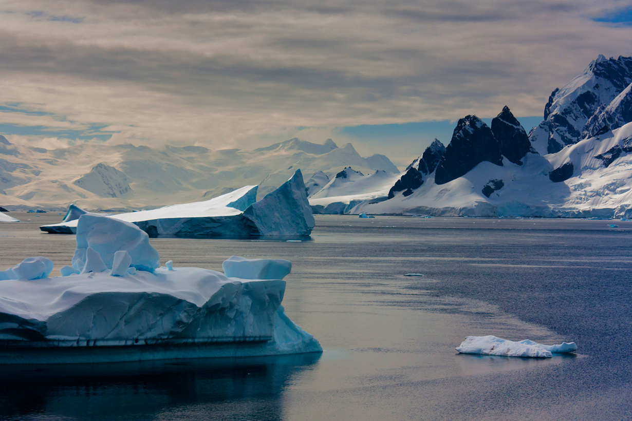 Чудова Антарктида – приголомшлива засніжена краса і  льодовики, що тануть та загрожують людству
