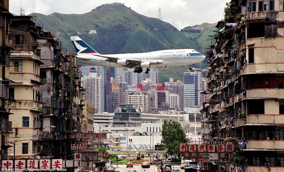 Небезпечний аеропорт у Гонконгу