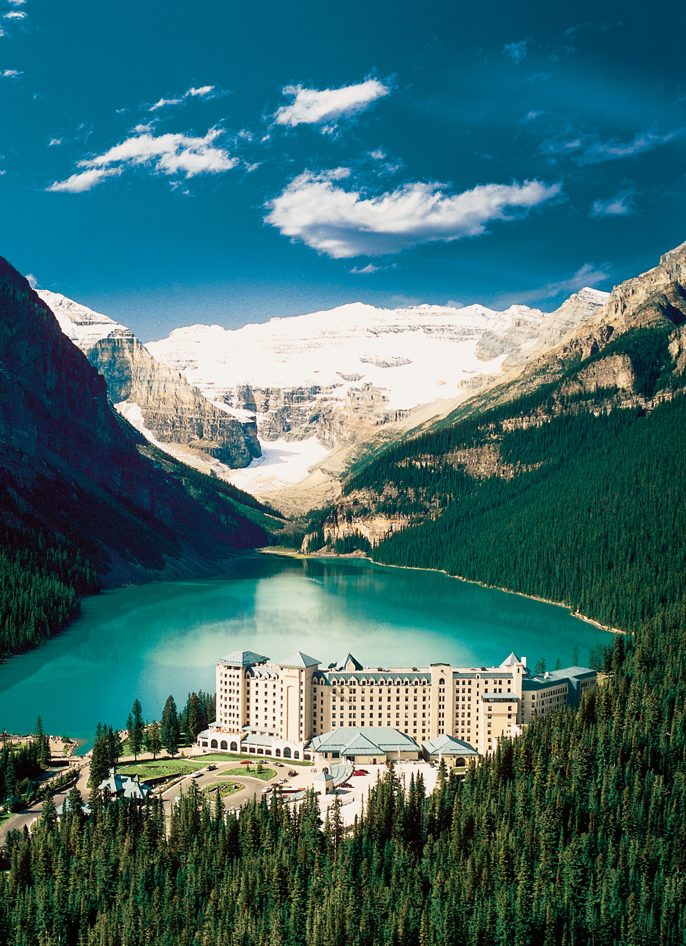 Унікальний готель в канадських горах, який ти захочеш відвідати, як тільки побачиш ці фото
