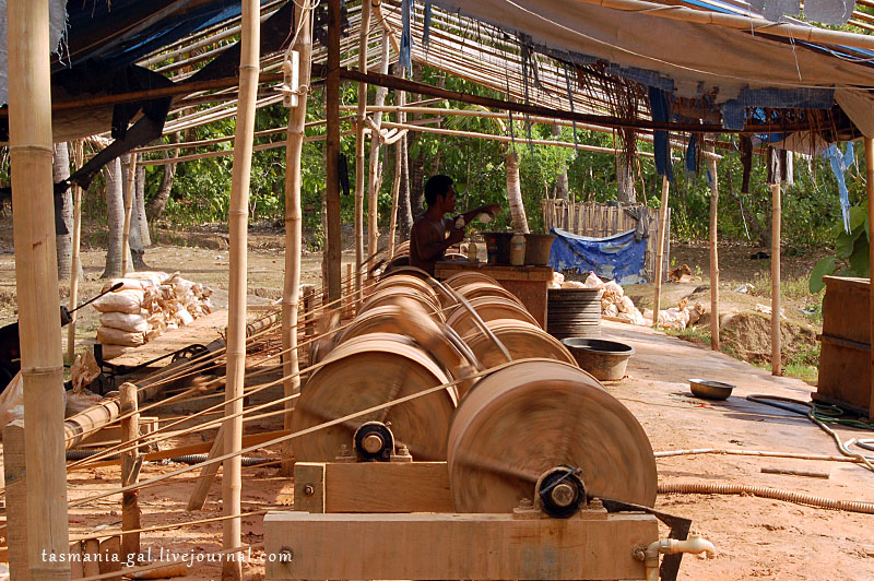 Як видобувають золото на острові Ломбок, Індонезія