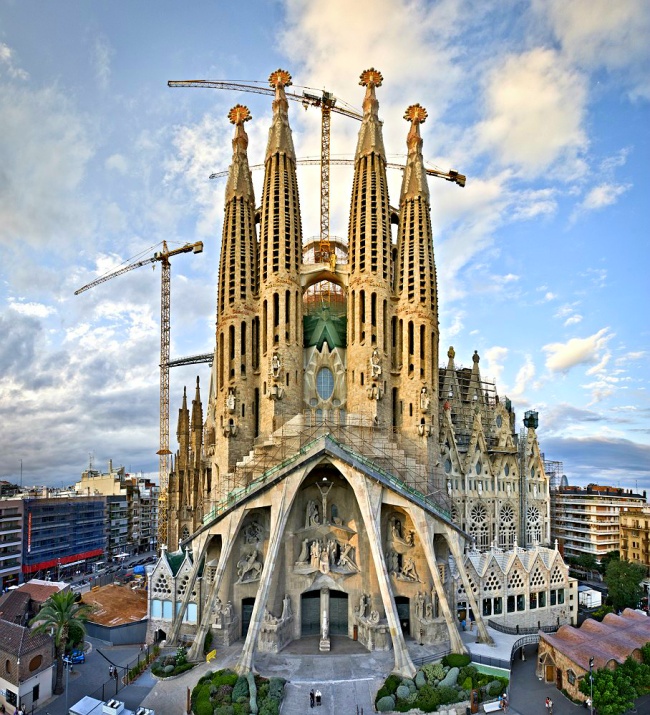 Барселона — шедевральне творіння Гауді, яке підриває уяву!
