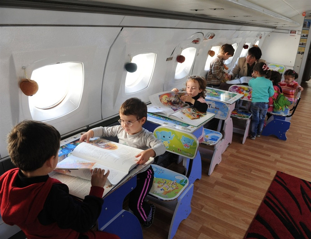 5 причин, чому в літаках немає зон для дітей та сімей