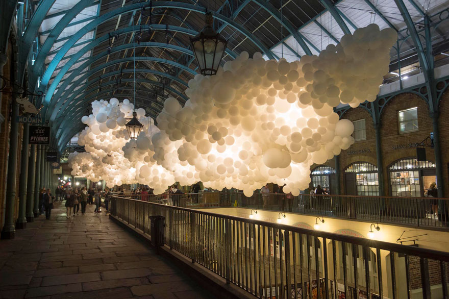 100 000 повітряних кульок всередині лондонського ринку Ковент-Гарден. Це нереально красиво!