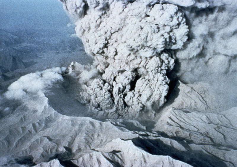 Політ над кратером вулкана Пінатубо