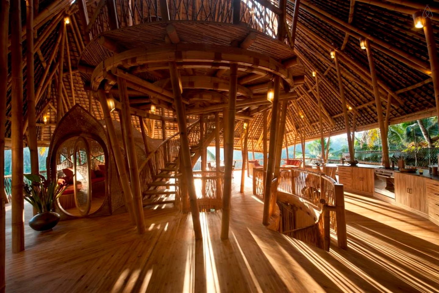 Бамбукові будинки на Балі, перед якими не змогли встояти навіть найбагатші люди світу!