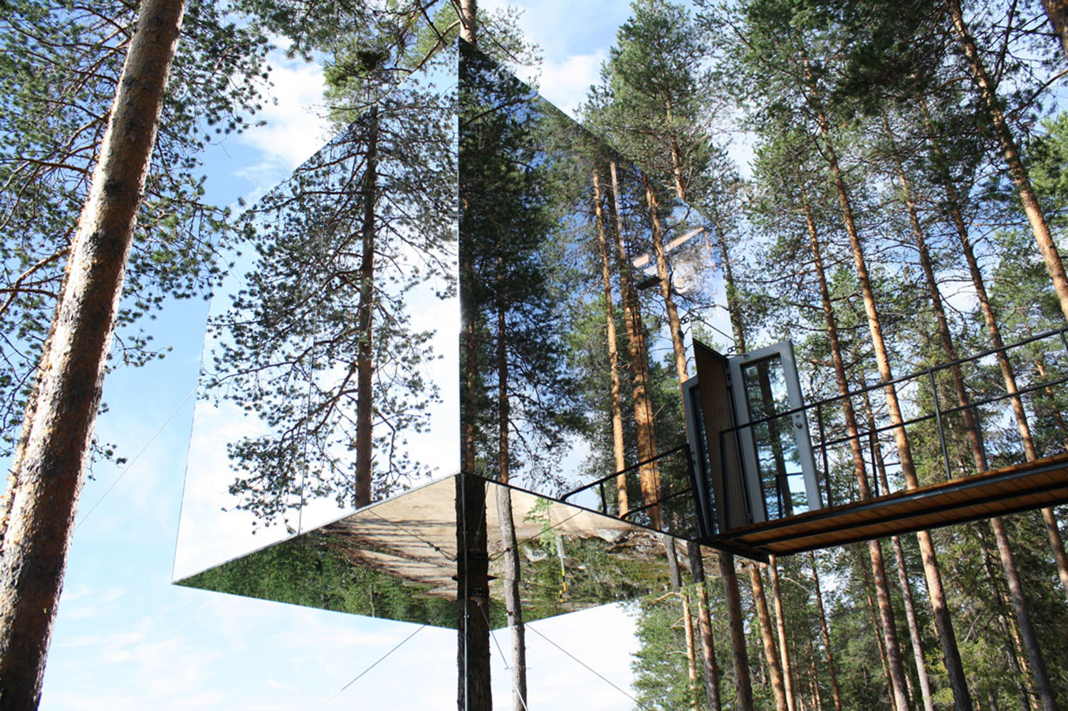 10 кращих готелів на деревах у світі