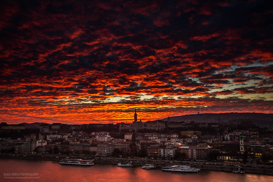 Фотограф провів 5 років, полюючи за ідеальним світлом, щоб показати справжню красу Будапешта