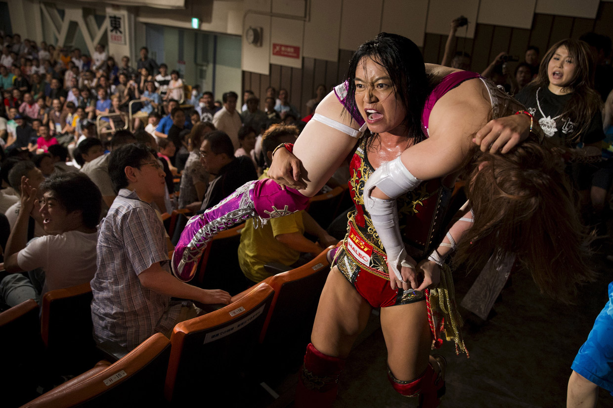 Жіночий реслінг в Японії: 17 потужних знімків