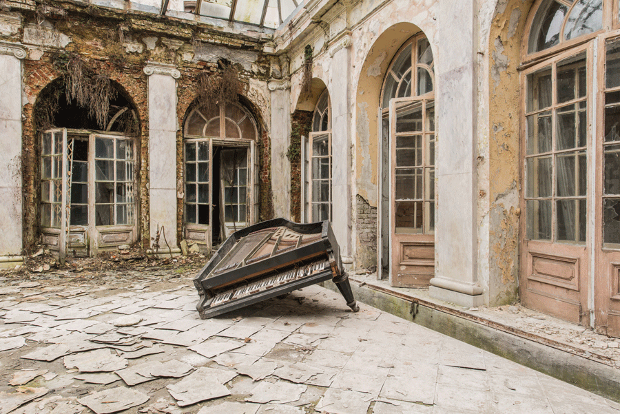 Європа в забутті: 22 незабутніх знімка занедбаних будівель