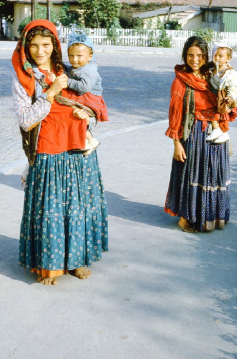 15 барвистих знімків про те, як жили цигани в 60-ті роки минулого століття
