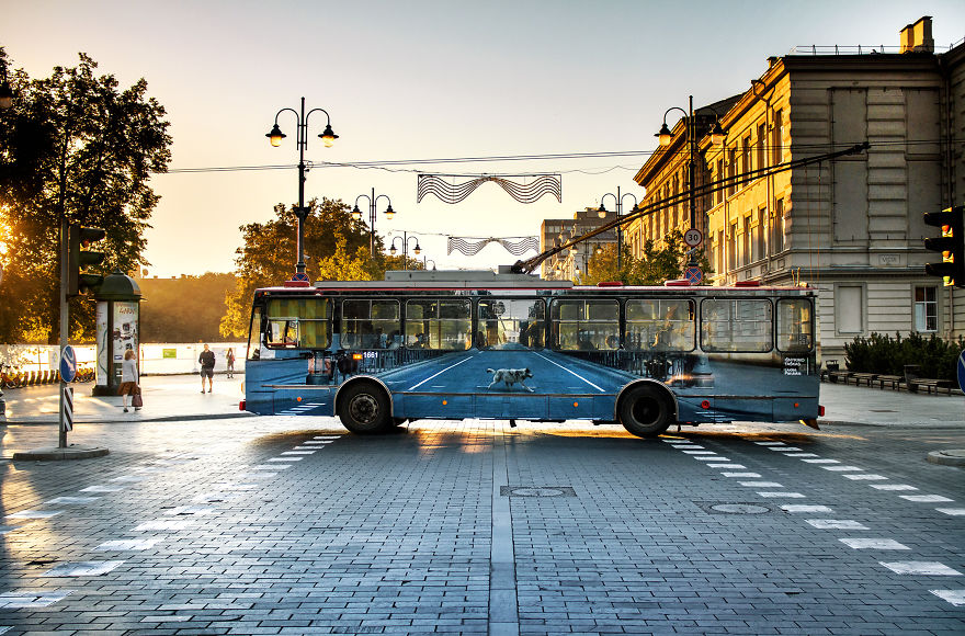 Вуличний художник змусив тролейбус у Вільнюсі «зникнути»