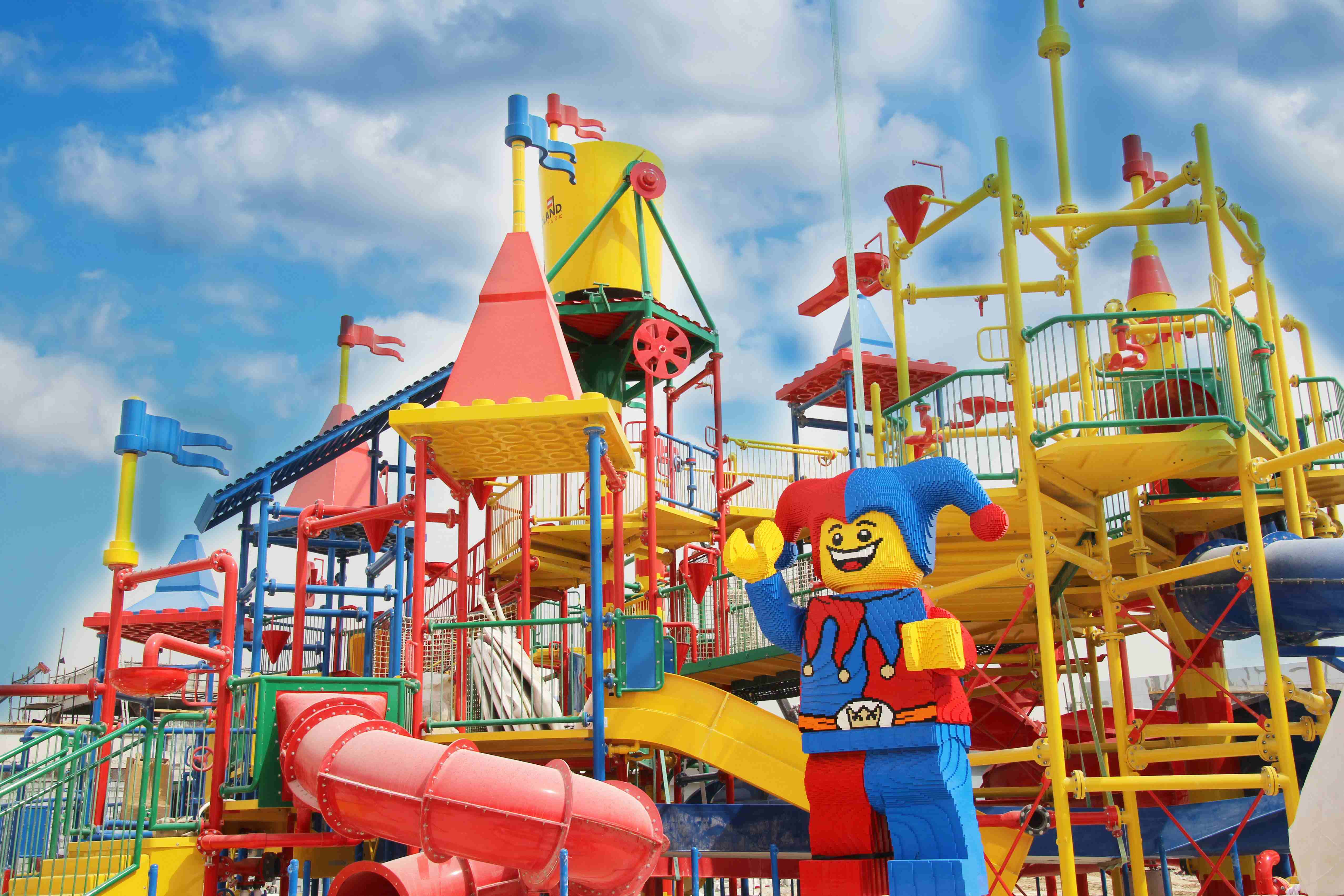 У Дубаї відкрили парк для сімейного відпочинку Legoland і променад Riverland