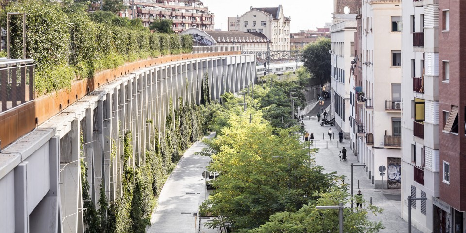 Парк прямо над залізницею — урбаністична революція в Барселоні