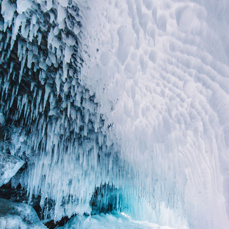 10 фото замерзлого Байкалу, краса якого дуже сліпуча для нашої планети