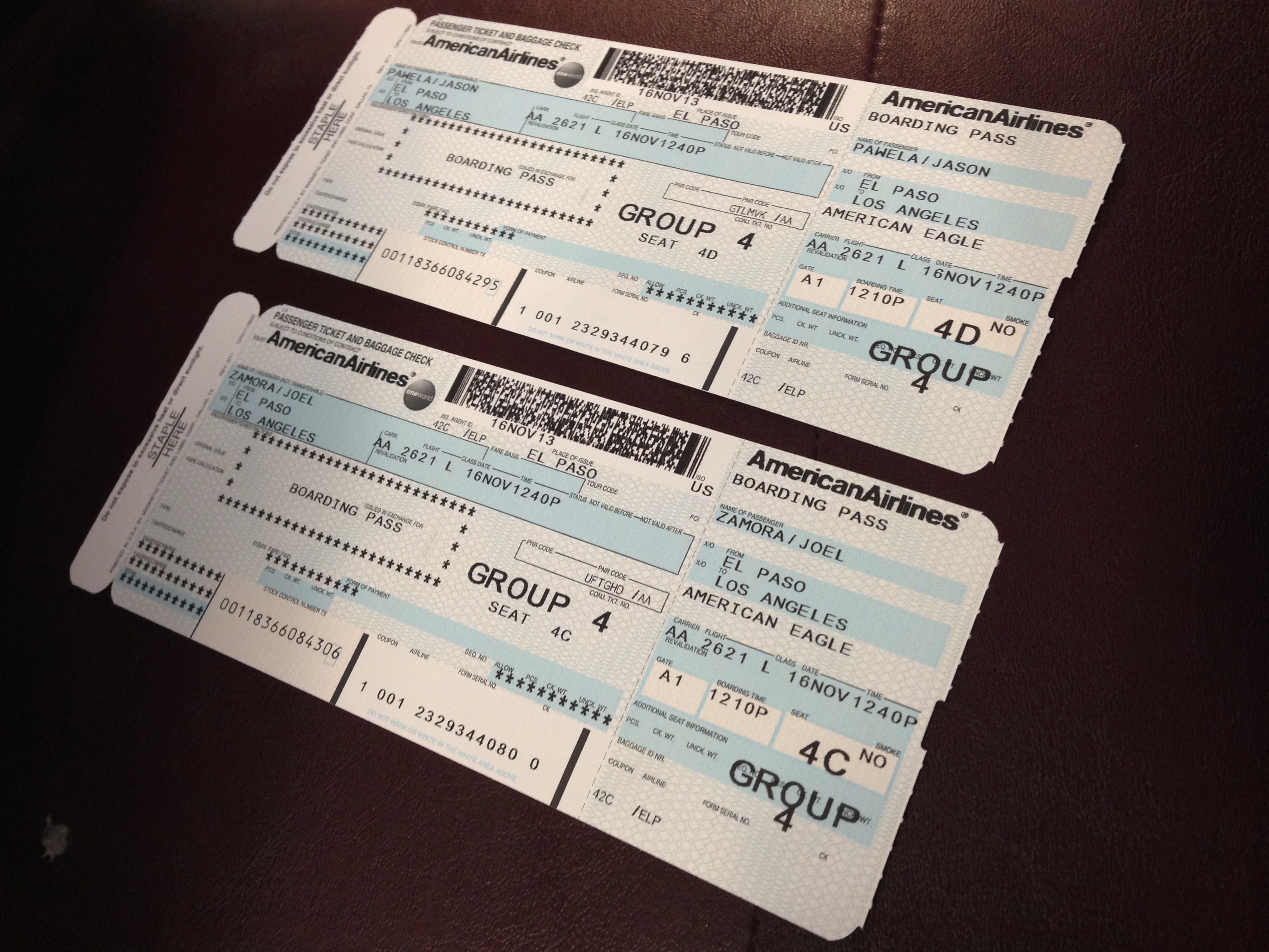 Ticket de. Фото билетов на самолет. Квиток билета на самолет. Билет на самолет обои. Билет на самолет игрушечный фото.