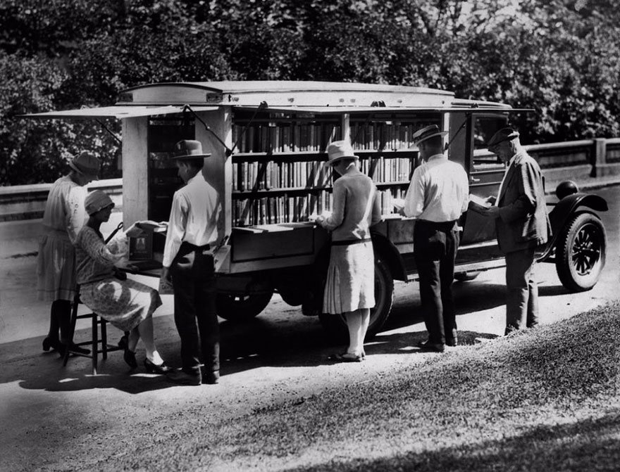 15 рідкісних фото старовинних пересувних бібліотек, які були задовго до Amazon