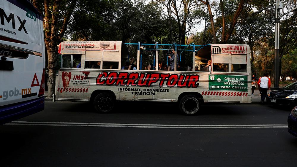 По місцях хабарництва: в Мехіко запустили безкоштовну екскурсію «Корупційний тур»