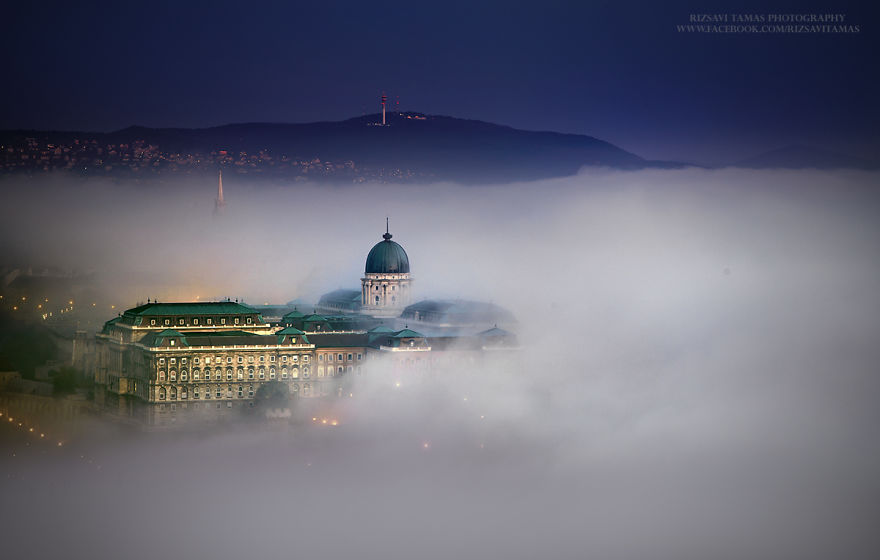 10 фантастичних кадрів прекрасного Будапешта, потопаючого в молочному тумані