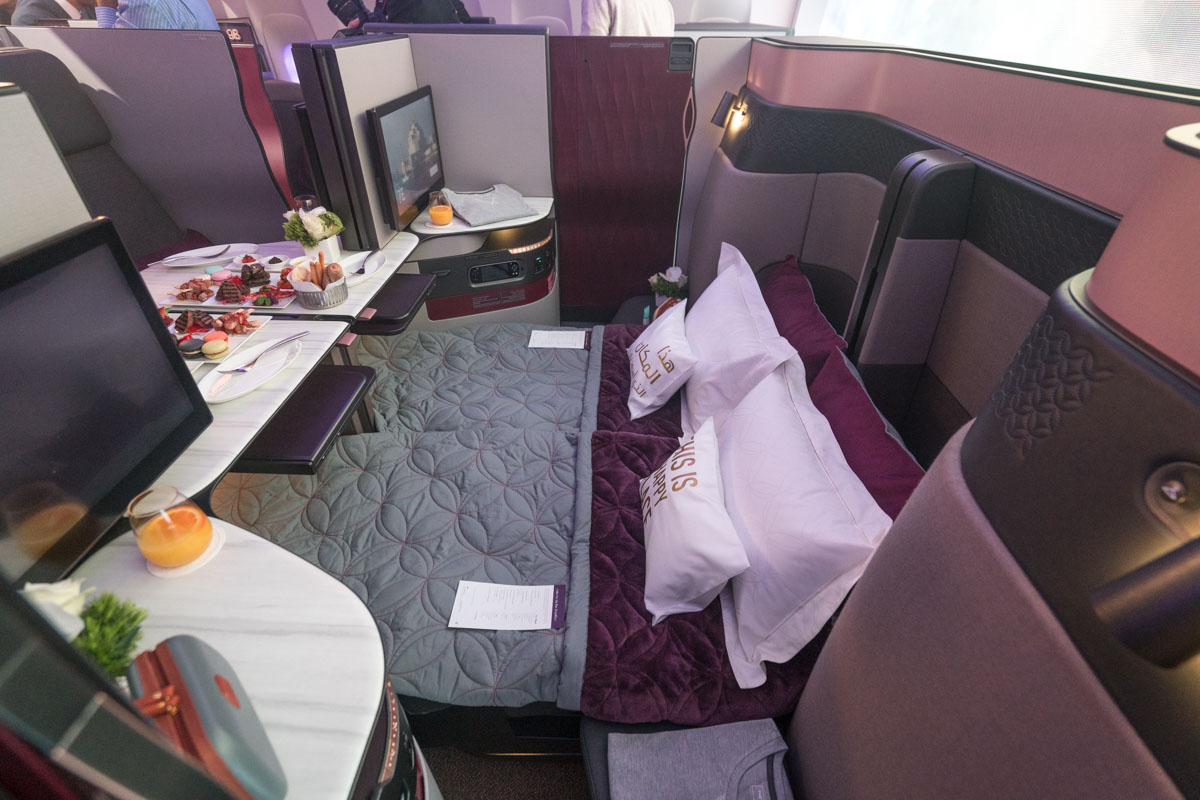 Авіаперевізник Qatar Airways показав новий бізнес-клас із золотими кріслами