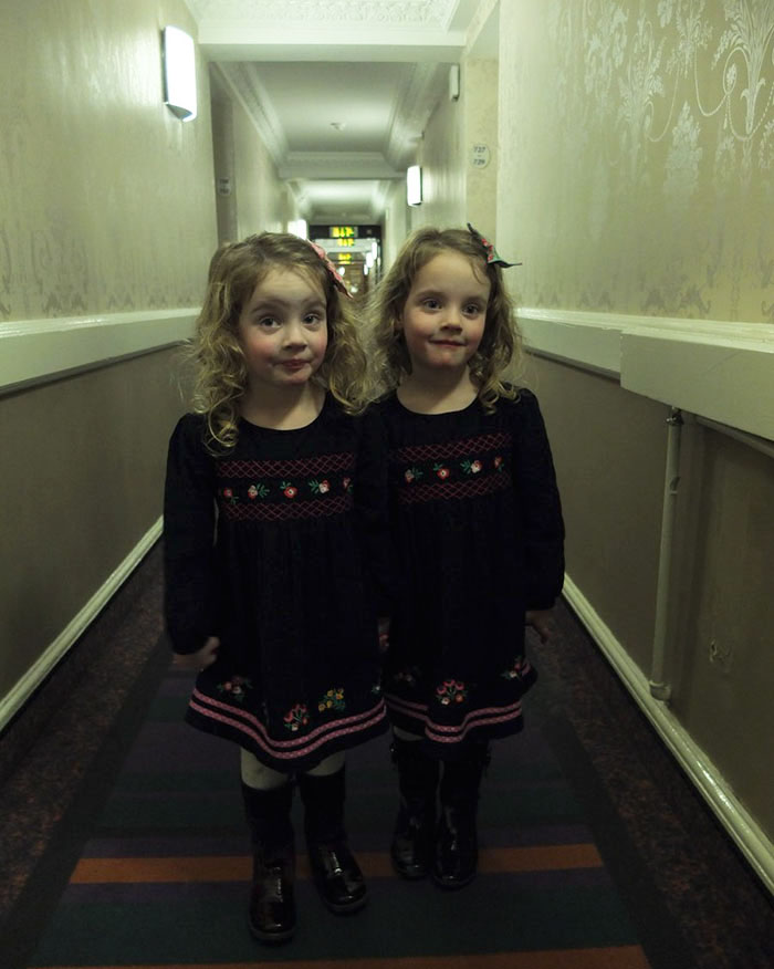 У лондонському готелі батько до смерті лякає постояльців своїми доньками-близнючками