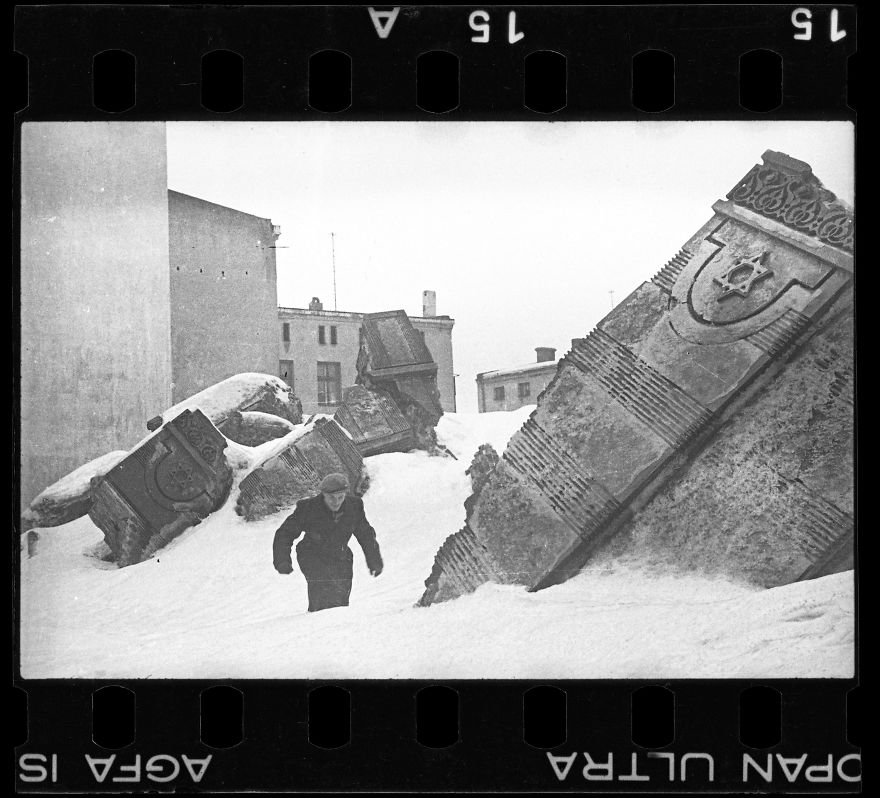 Єврейський фотограф сховав ці фотографії, щоб їх не знайшли нацисти