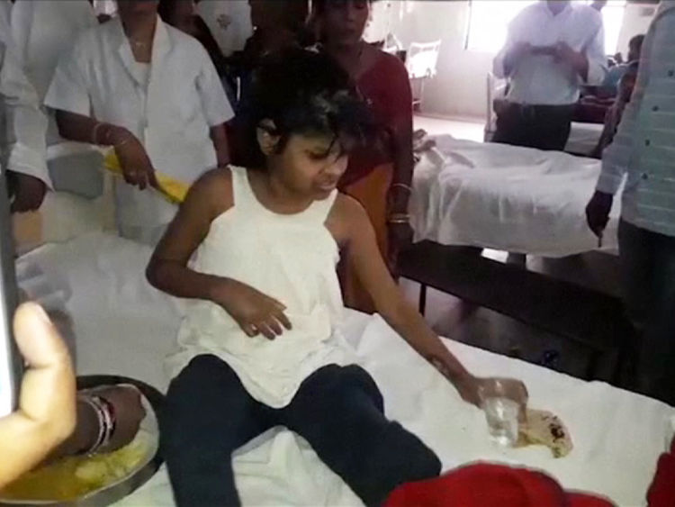 В Індії знайшли дівчинку-мауглі, яку виховали мавпи