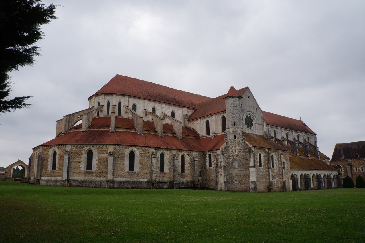 Абатство Понтиньи (de Pontigny) — одне з найстаріших у Франції