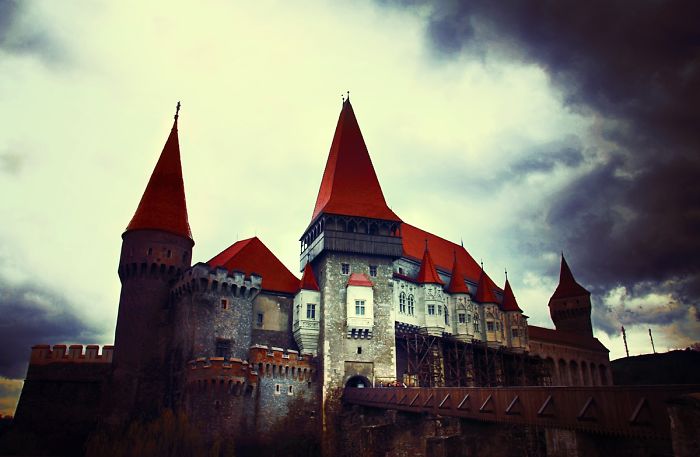 15 вражаючих старовинних замків зі всього світу. Частина 1